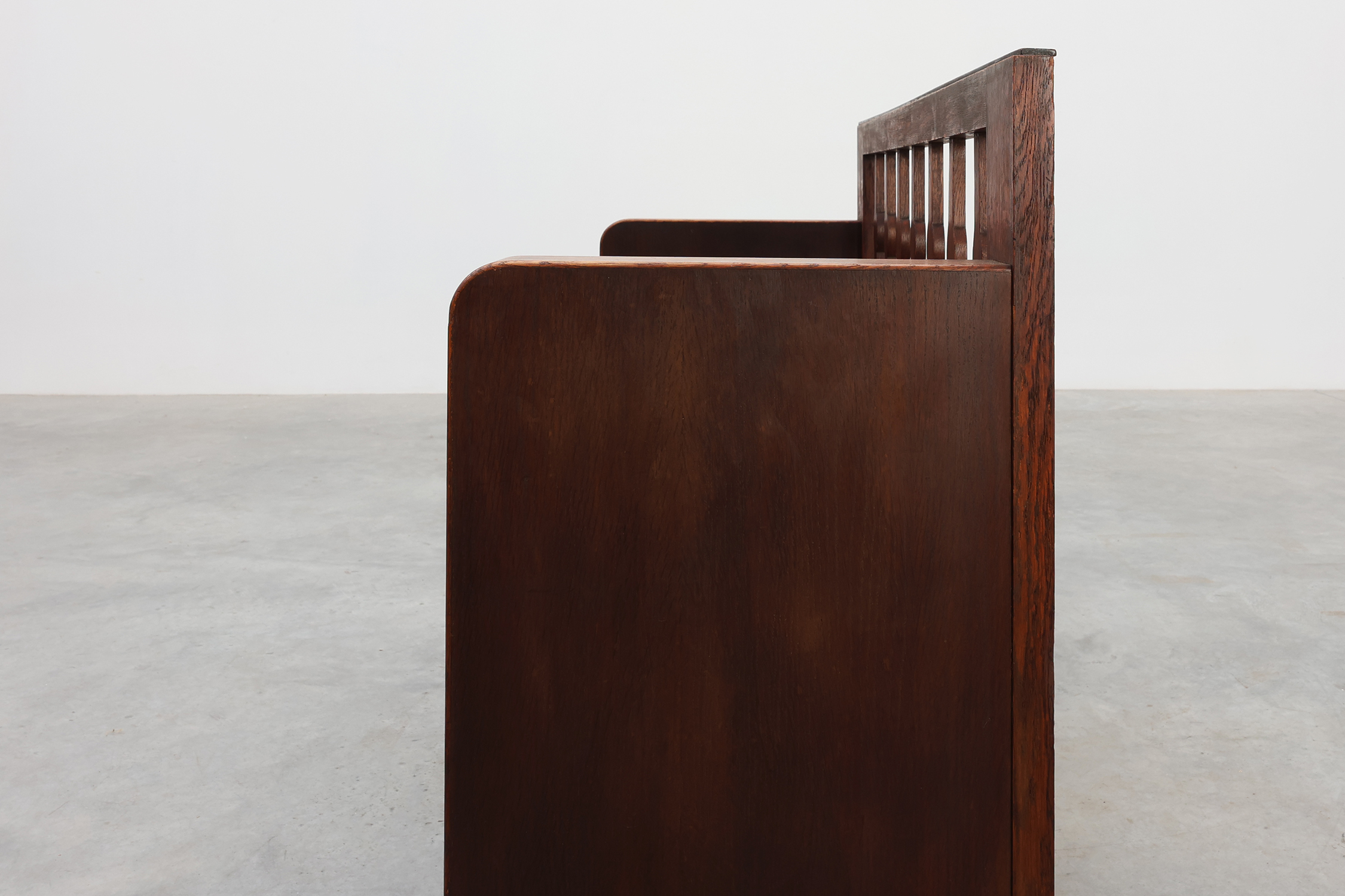 Modernist Art Deco bench with lift-top storage seat in solid oak, Belgium 1920sthumbnail